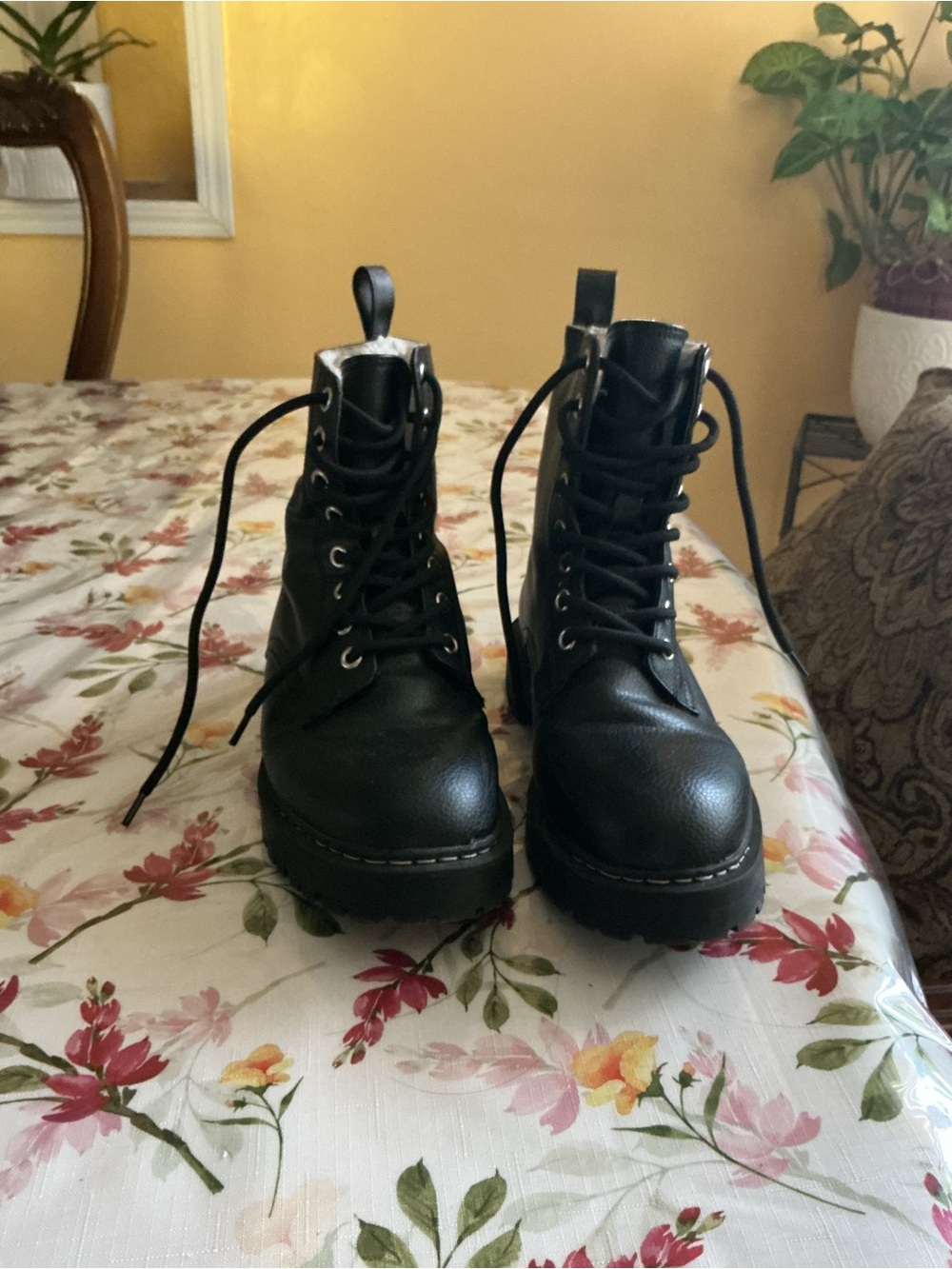 Combat boots